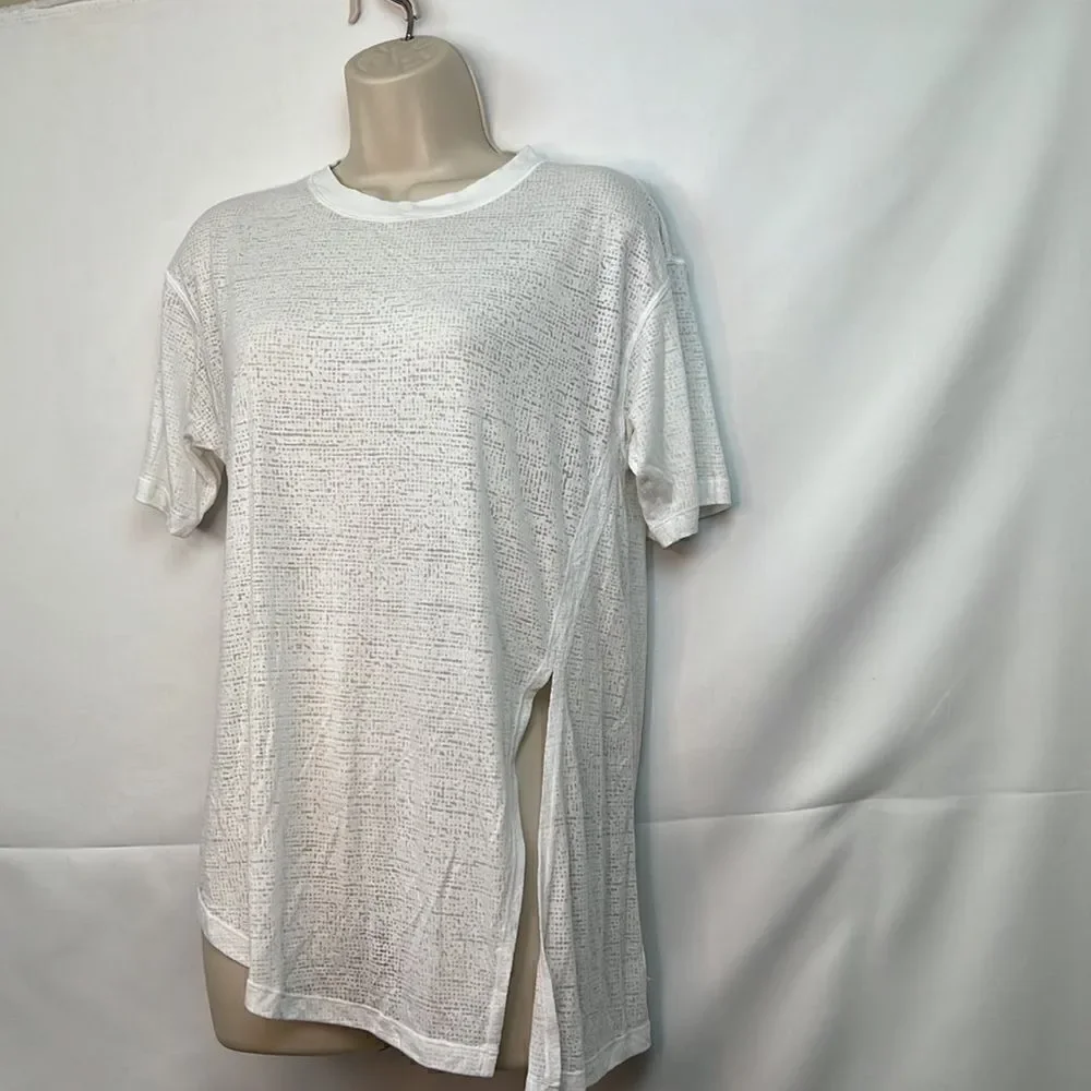 Lululemon Sneak Out White short sleeve tunic NWOT size 4
